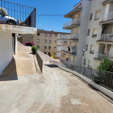 Ferienwohnung Les Pieds Dans L'Eau, La Tete Dans Les Nuages, Roses Exterior foto